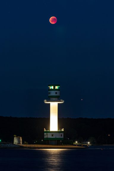 23 Matthias Süßen - Mondfinsternis Leuchtturm Friedrichsort