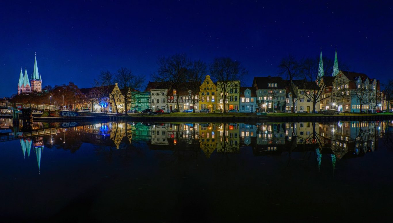 02 Helmut Witthake - Luebeck Obertrave bei Nacht